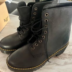 Women’s size 8 Dr.Martens black combat boot